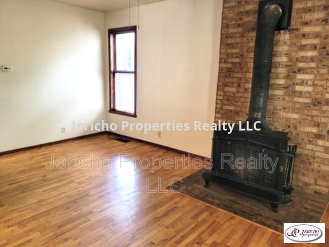 Building Photo - 1576 S Sherman St