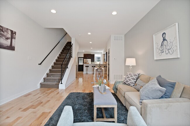 Foto del edificio - 1245 N Myrtlewood St
