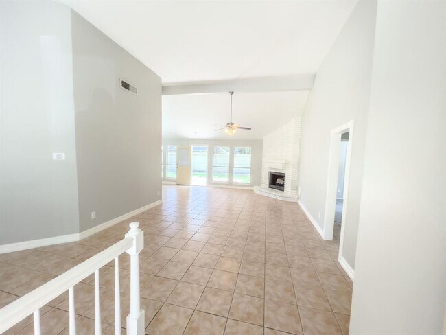 Building Photo - 15507 Pebble Lake Dr