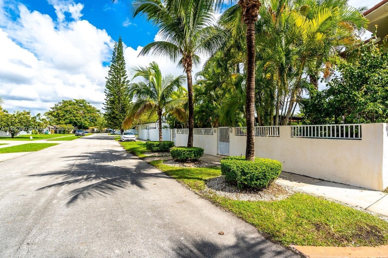 Primary Photo - 12845 SW 49th Terrace