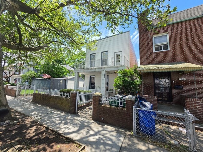 Building Photo - 1366 E 58th St