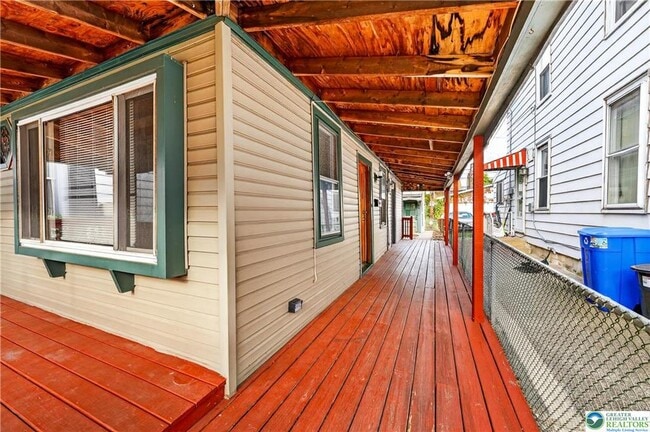 Building Photo - 521 N Lumber St