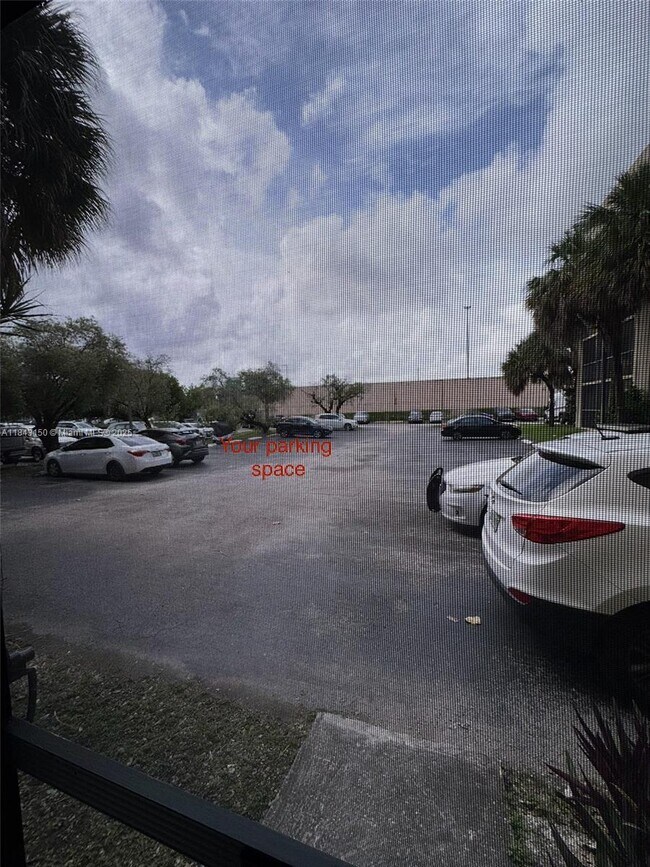 Foto del edificio - 8615 NW 8th St