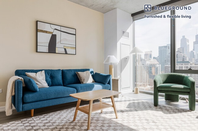 Building Photo - 460 W Chicago Ave