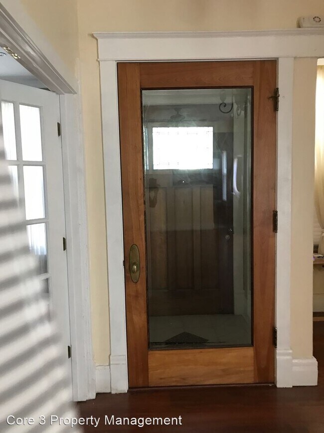 Foto del edificio - 4 br, 2 bath House - 271 NE Randolph