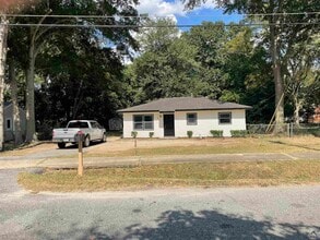 Building Photo - 805 Crestwood Terrace