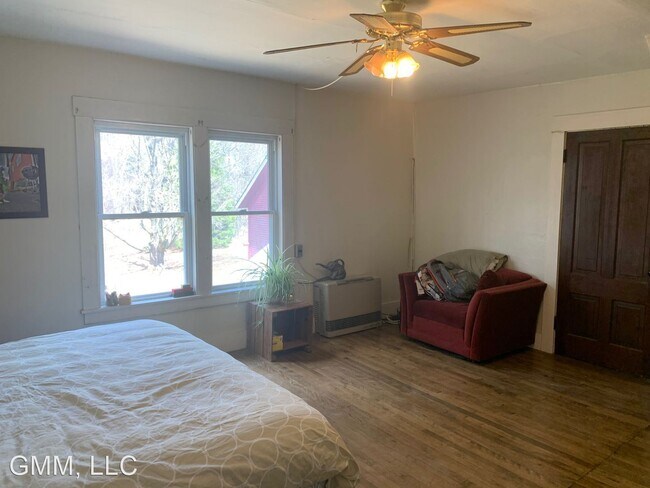 Building Photo - 456 Jersey Heights