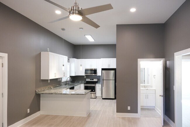 Building Photo - Charming 2BR/2BA Home