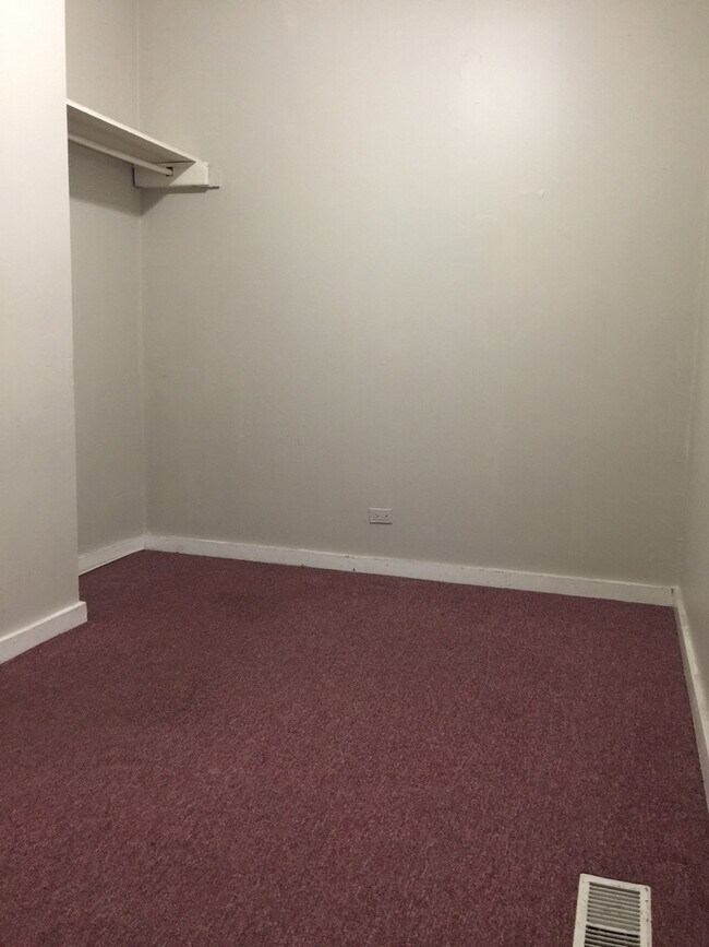 Building Photo - 3747 W Diversey Ave