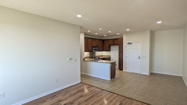 Foto del edificio - Carmel Valley Condo - Coming Soon!