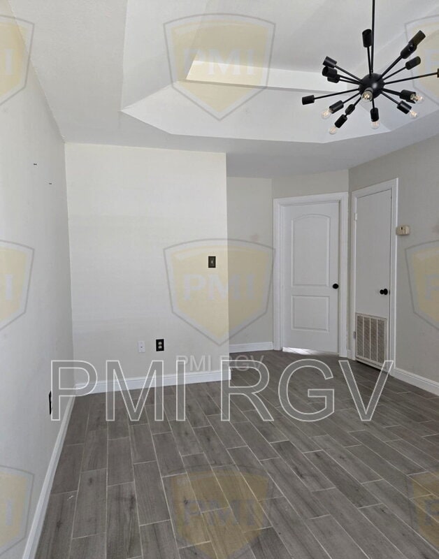 Building Photo - 2504 N 31st Ln