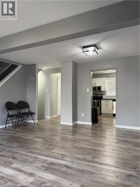 Photo du bâtiment - 255 Northlake Dr