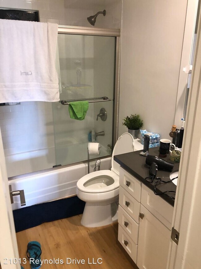 Building Photo - 1 br, 1 bath Apartment - 21013 Reynolds Drive
