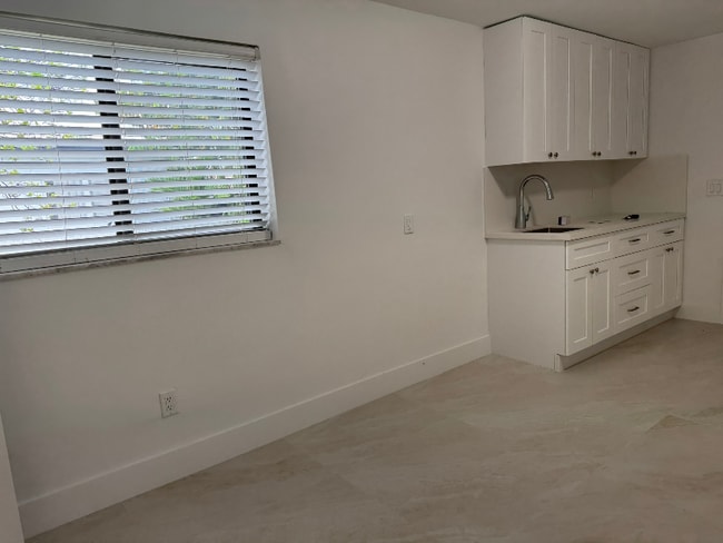 Foto del edificio - 4471 SW 1st St