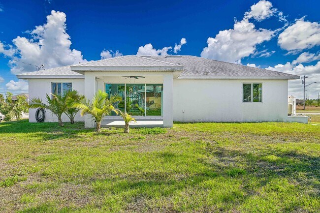 Foto del edificio - Modern Single-Family Home with 3 Bedrooms,...