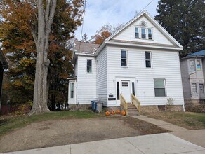 Building Photo - 473 Walnut St Building Photo - 473 Walnut St