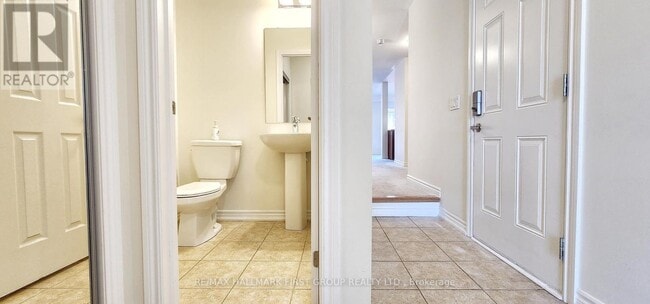 Building Photo - 2448 Steeplechase St