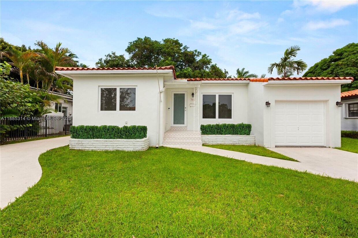 Primary Photo - 3018 Coconut Grove Dr