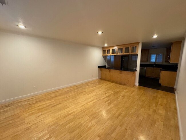 Foto del edificio - Beautiful 3 Bedroom House Available Soon!