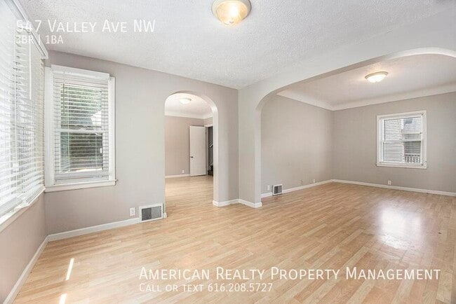 Foto del edificio - 547 Valley Ave NW