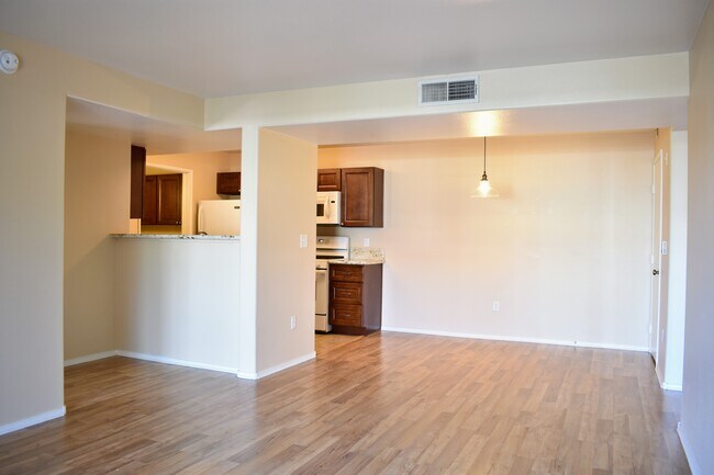 Foto del edificio - 950 Seven Hills Dr