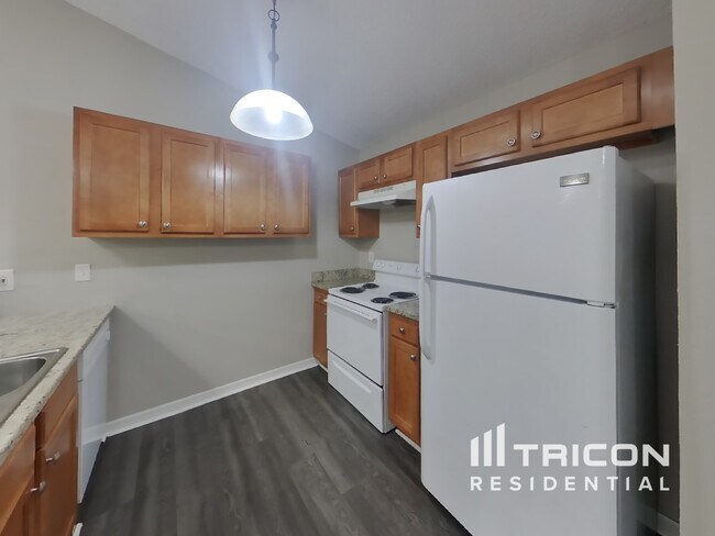 Building Photo - 2031 Helm Ln