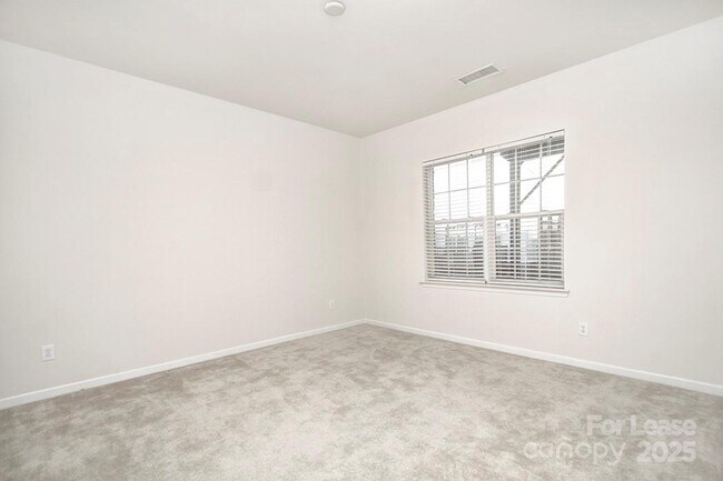 Foto del edificio - 5308 Dockery Dr