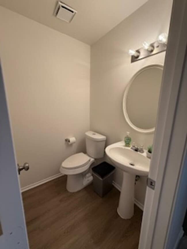 Building Photo - Gated Community Near Medical Center