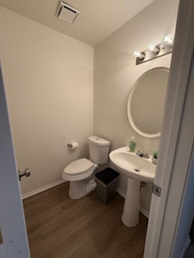 Foto del edificio - Gated Community Near Medical Center