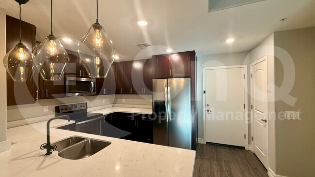 Foto del edificio - 2821 S Skyline Dr