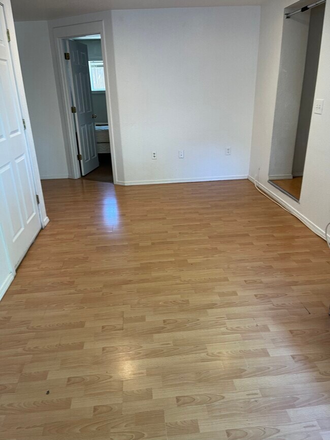 Foto del edificio - 2-112 S Florence St