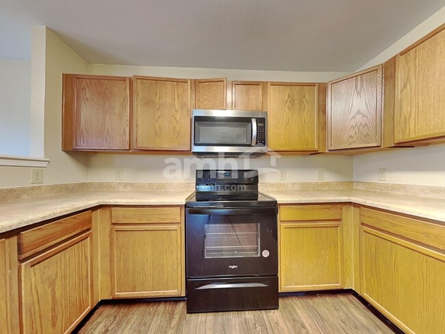 Foto del edificio - 911 Swearngan Ridge Ct