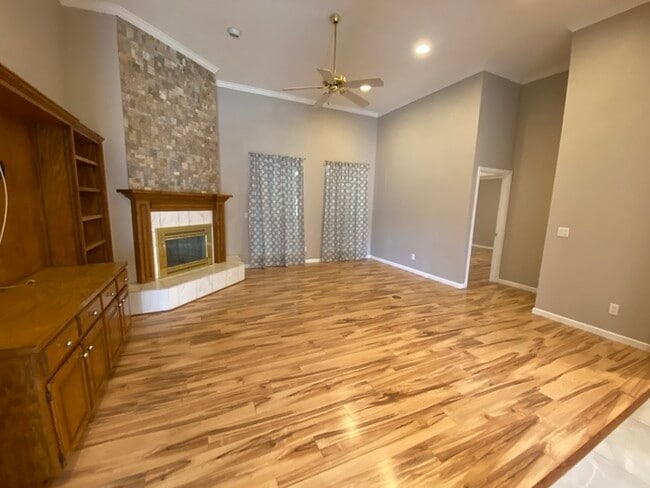 Building Photo - 4801 Richmond Dr