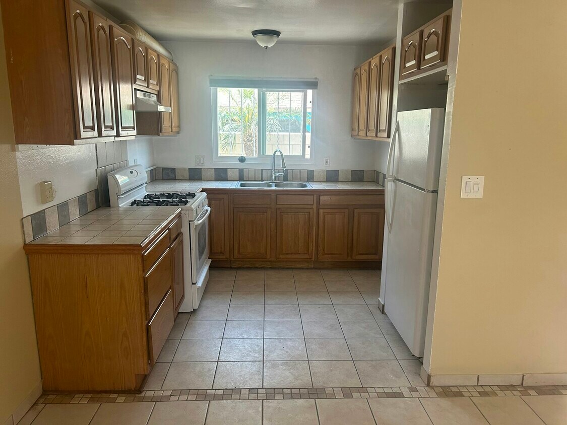 Primary Photo - 458 Grand Avenue, Unit B