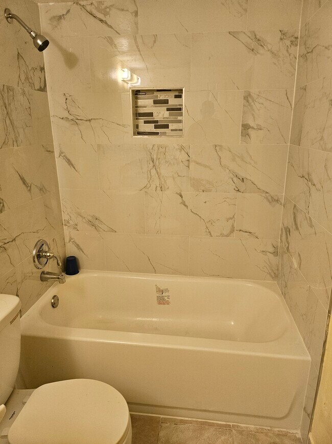Foto del edificio - 8801 W Sample Rd