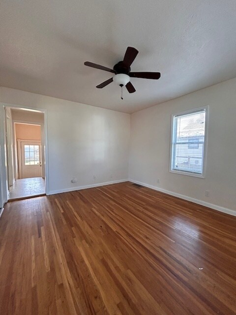 Building Photo - 908 E Longfellow Ave