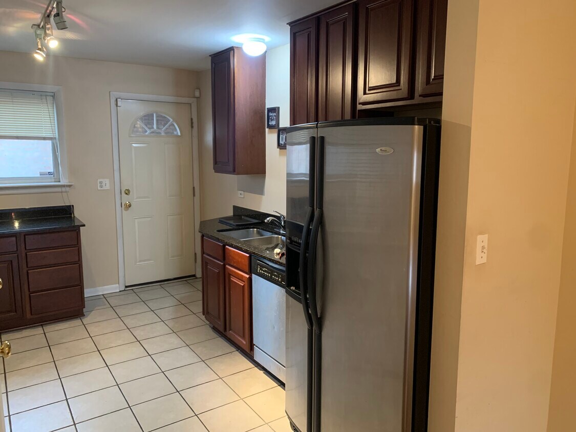 Primary Photo - 5543 N Campbell Ave