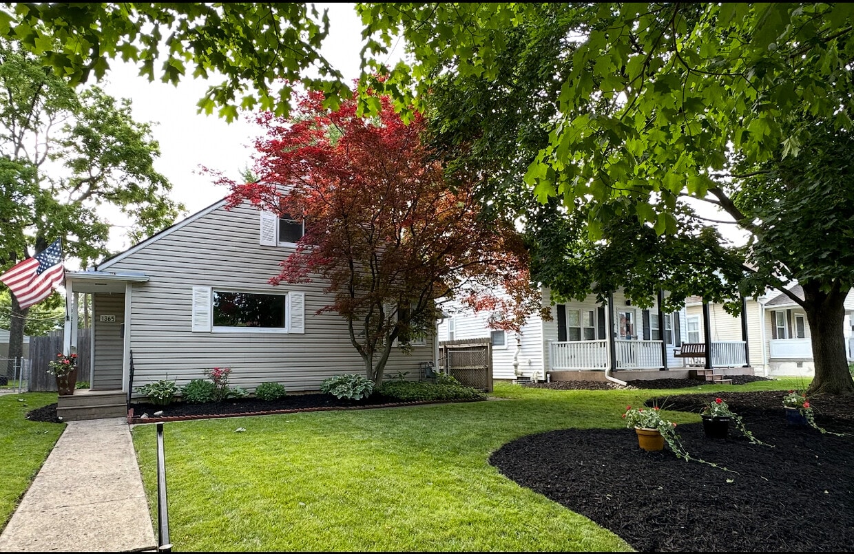 Primary Photo - 1365 Westwood Ave
