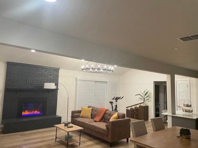 Foto del edificio - 1815 Lone Oak Dr