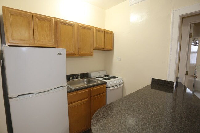 Building Photo - 4521 N Malden St