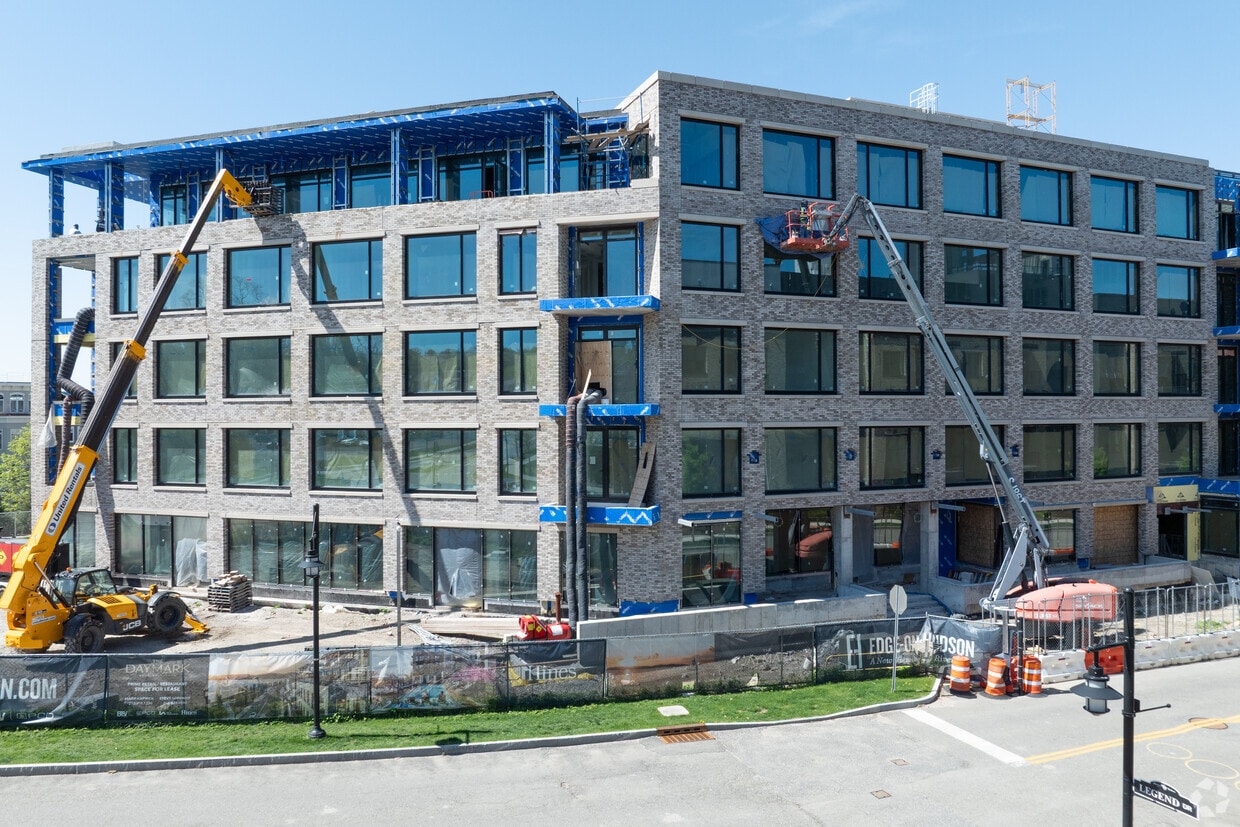 Primary Photo - Brownstones & Lofts at Edge-on-Hudson
