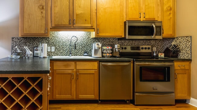 Foto del edificio - 225 W 17th St