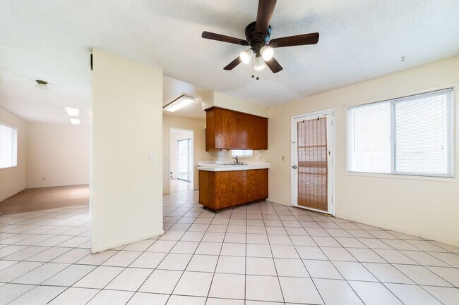 Foto del edificio - Charming Single-Story 3-Bed Home with Pool in Camarillo