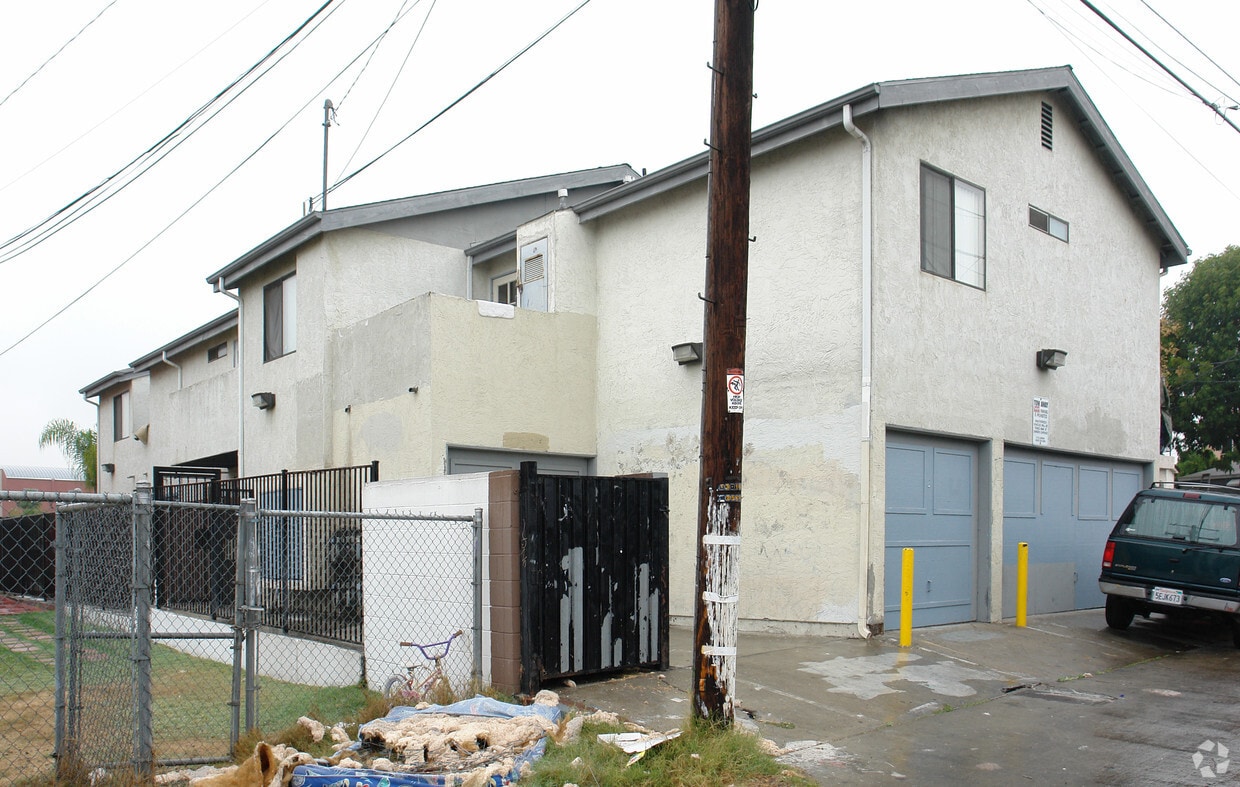 Building Photo - 4043 Wilson Ave