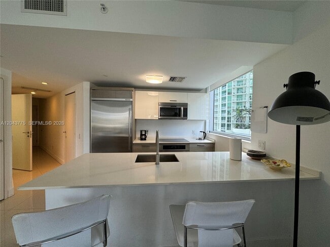 Foto del edificio - 1300 Brickell Bay Dr