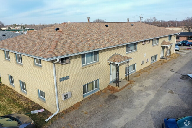 Building Photo - 2210 18 1/2 Ave NW