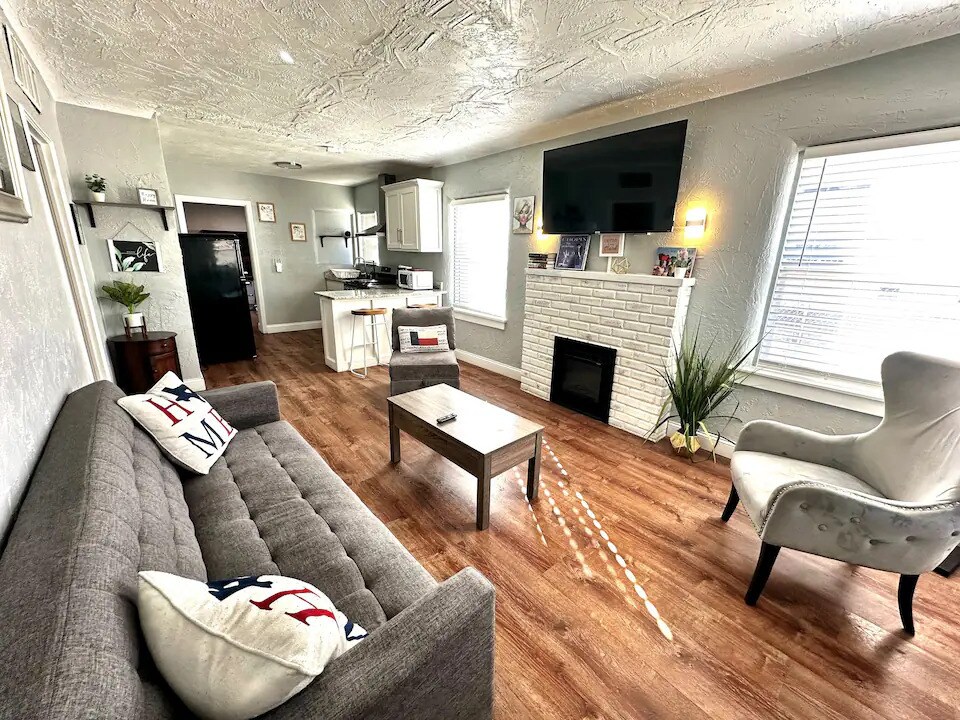 Sala de estar - 3831 Monroe Ave