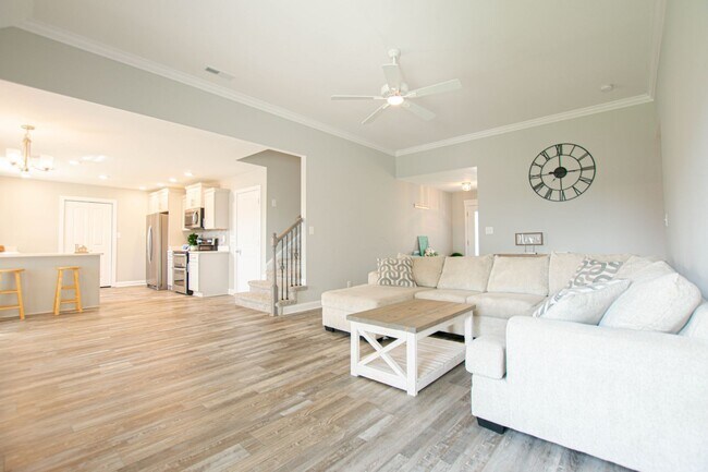 Foto del edificio - Pet Friendly Three Bedroom with Bonus!