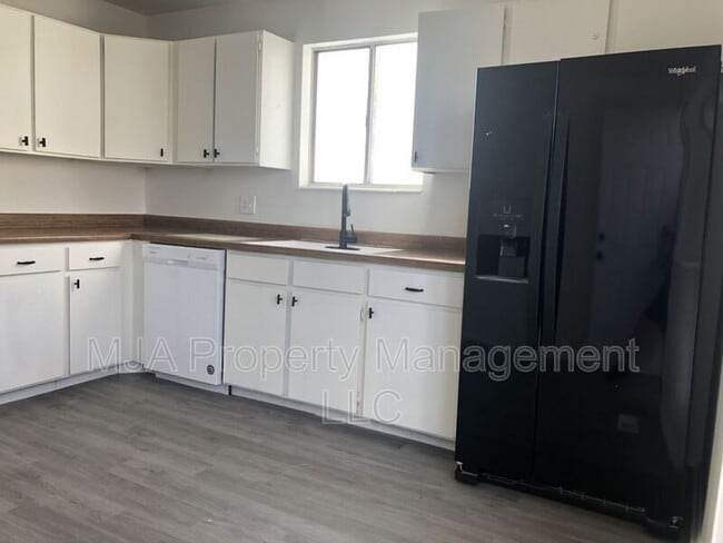 Foto del edificio - 4936 S La Brea St