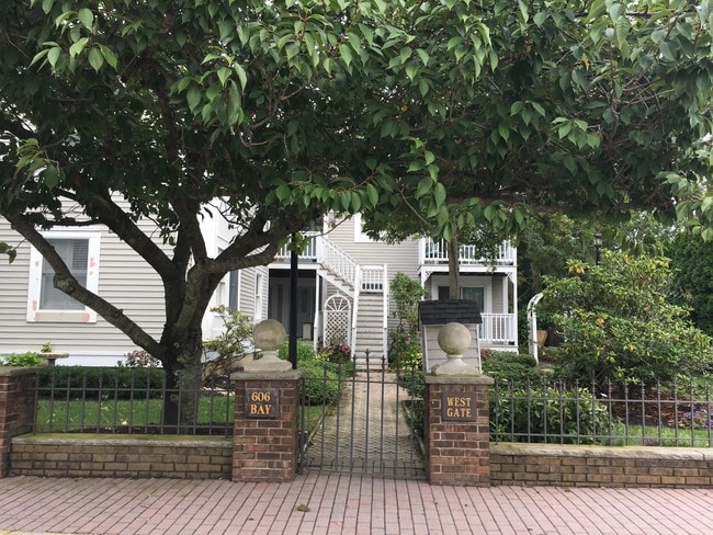 Foto del edificio - 606 Bay Ave